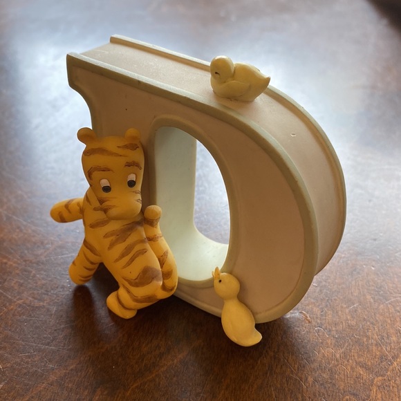 Disney Winnie the Pooh Alphabet Tigger Letter D - Picture 2 of 6